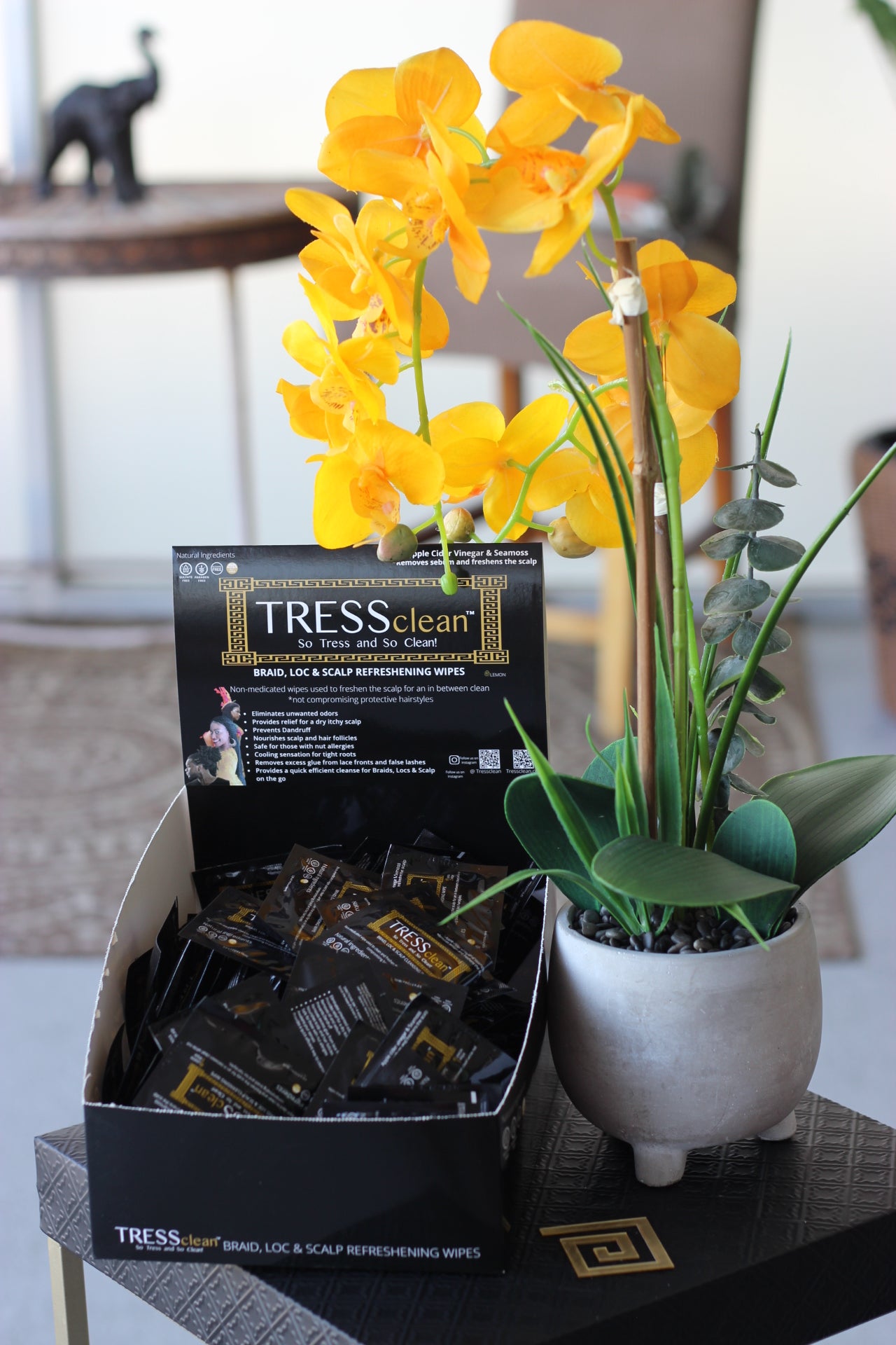 Refresh knotless braids. Refresh twist. Refresh natural hairstyles with rinse free shampoo wipes